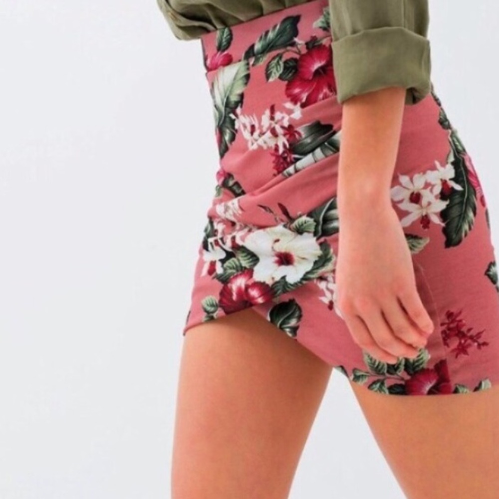 Zara hibiscus mini skirt